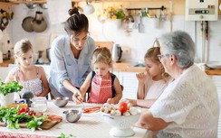 Làm những việc này trong ngày giãn cách sẽ giúp bạn vừa củng cố tình cảm gia đình vừa học vạn điều hay