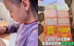 Giấy khen của bé gái 10 tuổi rải khắp phòng khách, cách nuôi con của người mẹ thật đáng ngưỡng mộ