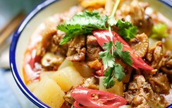 Vịt om chỉ cần thêm lon bia sẽ khiến nồi cơm "bốc hơi" trong nháy mắt
