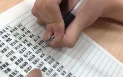 Cậu bé tự kỷ có tài viết chữ đẹp không khác gì sách giáo khoa