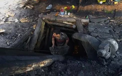 Chủ tịch xã bị đình chỉ công tác vì để "than tặc” lộng hành