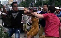 Video: Hai tài xế ẩu đả dữ dội sau va chạm giao thông