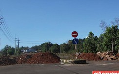 Đường nứt đôi: UBND thị xã đã làm hết trách nhiệm?