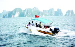 Xuồng cao tốc của Biên phòng chở khách trái phép vịnh Hạ Long - Cát Bà