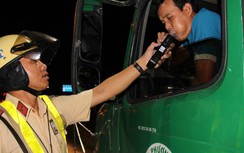 VIDEO: CSGT tổng kiểm tra nồng độ cồn ở cửa ngõ TP.HCM