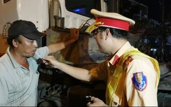 Tài xế xe tải tiết lộ: Được đồng nghiệp rủ rê “chơi cái này vui lắm”