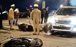 Ô tô tông liên tiếp 2 xe máy, 4 người bị thương nặng
