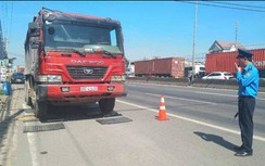 “Chim lợn” bám đuôi xe thanh tra đi xử lý xe quá tải, quá khổ