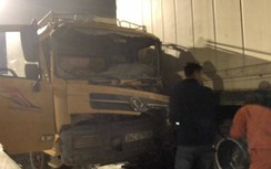 Tai nạn giữa xe container và xe tải chở đá dăm tại đường dẫn lên cao tốc