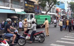 Đụng trúng xe bồn, 2 cha con đi xe máy tử vong