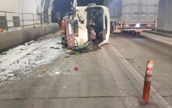 Xe khách lật trong hầm Hải Vân, 2 người bị thương