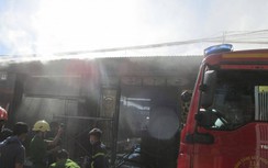 Mang xăng đốt nhà đối thủ, vợ chủ nhà tử vong