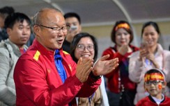 HLV Park tiếp tục chịu cảnh “vừa bế em, vừa xay bột”