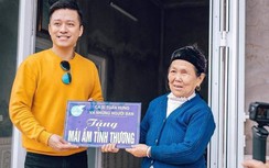 Tuấn Hưng cùng bạn bè tặng bò, tặng nhà tình nghĩa