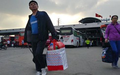 Bến xe vắng lạ thường, đường cửa ngõ "ngộp thở" xe cá nhân về quê đón Tết