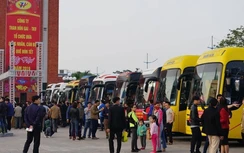 Công nhân mỏ về quê ăn Tết trên những chuyến xe tình nghĩa