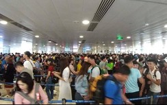 Tân Sơn Nhất chật kín người, kỷ lục bay 900 chuyến ngày 28 Tết