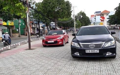 Phạt nặng ô tô đi trên vỉa hè dịp Tết, ngăn nguy cơ tai nạn cho người đi bộ