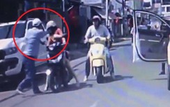 Video: Cư dân mạng tìm đến tận nhà kẻ tát phụ nữ ngay đầu năm mới