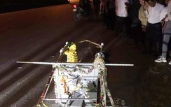 Xế hộp đâm vào đoàn người rước kiệu, 4 người thương vong