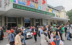 Ga Hà Nội đông nghịt khách ngày cuối nghỉ Tết