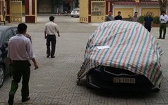 Tạm giữ tài xế đâm barie trạm thu phí, chống đối người thi hành công vụ