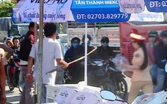 Video: Đang phát nước miễn phí, CSGT bị người đàn ông cầm gậy rượt đuổi