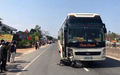 Va chạm với xe khách, 2 cha con tử vong tại chỗ