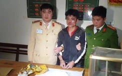 Đối tượng vận chuyển ma túy đá chống trả quyết liệt khi bị vây bắt