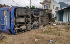 Phó Thủ tướng yêu cầu điều tra vụ ô tô khách bị lật ở Khánh Hòa