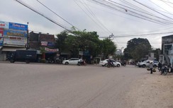 Dự án chậm trễ nhiều năm do vướng GPMB, người dân sống chung với bụi