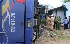 Ý kiến trái chiều về nguyên nhân vụ lật xe khách ở Nha Trang