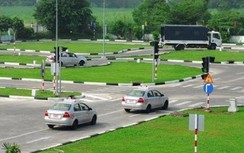 Mang điện thoại vào phòng sát hạch GPLX bị đình chỉ 5 năm