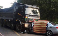 Xế hộp "đấu đầu" xe ben, 2 người tử vong tại chỗ