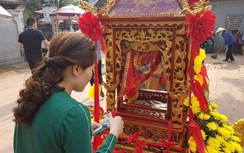 Chưa khai hội đền Trần, tiền lẻ đã nhét đầy kiệu rước
