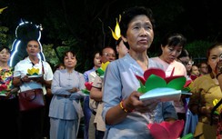 TP.HCM: Thả hoa đăng cầu bình an đêm Rằm tháng Giêng