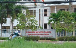 Chủ tịch huyện khai khống bằng đại học nghỉ hưu trước tuổi