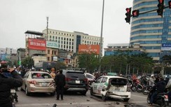 Hà Nội: Santafe đâm liên tiếp 5 phương tiện dừng chờ đèn đỏ