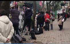 Video: Phóng viên quây kín khách sạn dự kiến đón ông Kim Jong Un