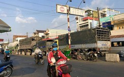 Khách đi lễ đầu năm tăng đột biến, Phà Vàm Cống ùn tắc nhiều giờ