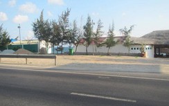 Nhà hàng ngang nhiên phá rào chắn QL1 để mở lối vào