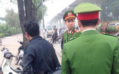 Phóng viên bị 3 người đi ôtô ép xe, hành hung khi vừa rời doanh nghiệp