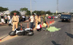 Va vào cọc tiêu ngã ra đường, nam sinh bị xe tải cán chết