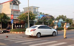 Ô tô tông xe máy, con tử vong, mẹ bị thương nặng