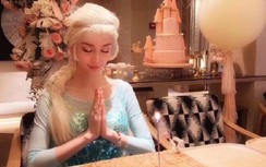Hóa thân thành Nữ hoàng tuyết, Angela Baby giống hệt búp bê