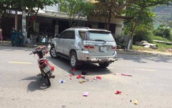 Đâm vào xế hộp đang quay đầu, 2 thanh niên nhập viện