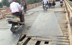 Hà Nội thi công cầu Chiếc, các phương tiện lưu thông thế nào?