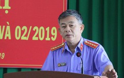 Nguyên giám đốc bệnh viện được đình chỉ điều tra... vì có nhiều Bằng khen?