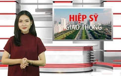 Video: Hiệp sĩ "gàn dở" 14 năm cõng loa nói chuyện đi lại an toàn