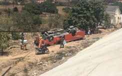 Xe chở khách Hàn Quốc lao xuống vực, nhiều người bị thương